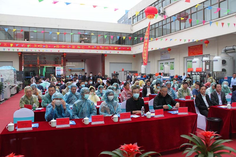 交流會(huì)會(huì)場(chǎng)一角,與會(huì)人員聚精會(huì)神聽(tīng)講