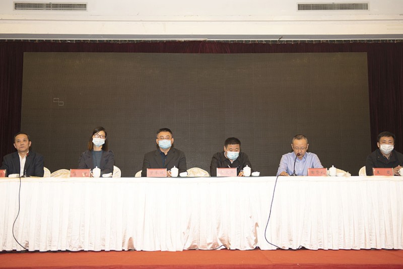 陶賢禮做第三屆理事會工作報告和財務報告