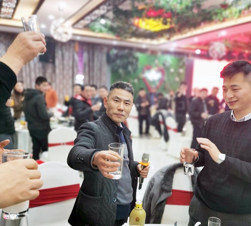 合肥鑫輝耀印務有限公司總經理陳洪奎舉杯發言,相邀大家干杯,對大家前來歡聚表示誠摯謝意!